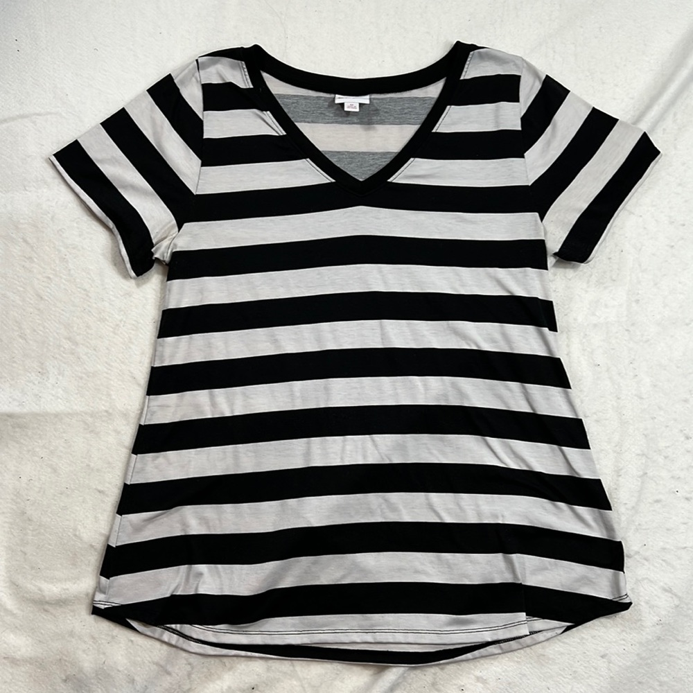 Lularoe Short Sleeve T Shirt Blouse Black White Striped V Neck Womens Size M